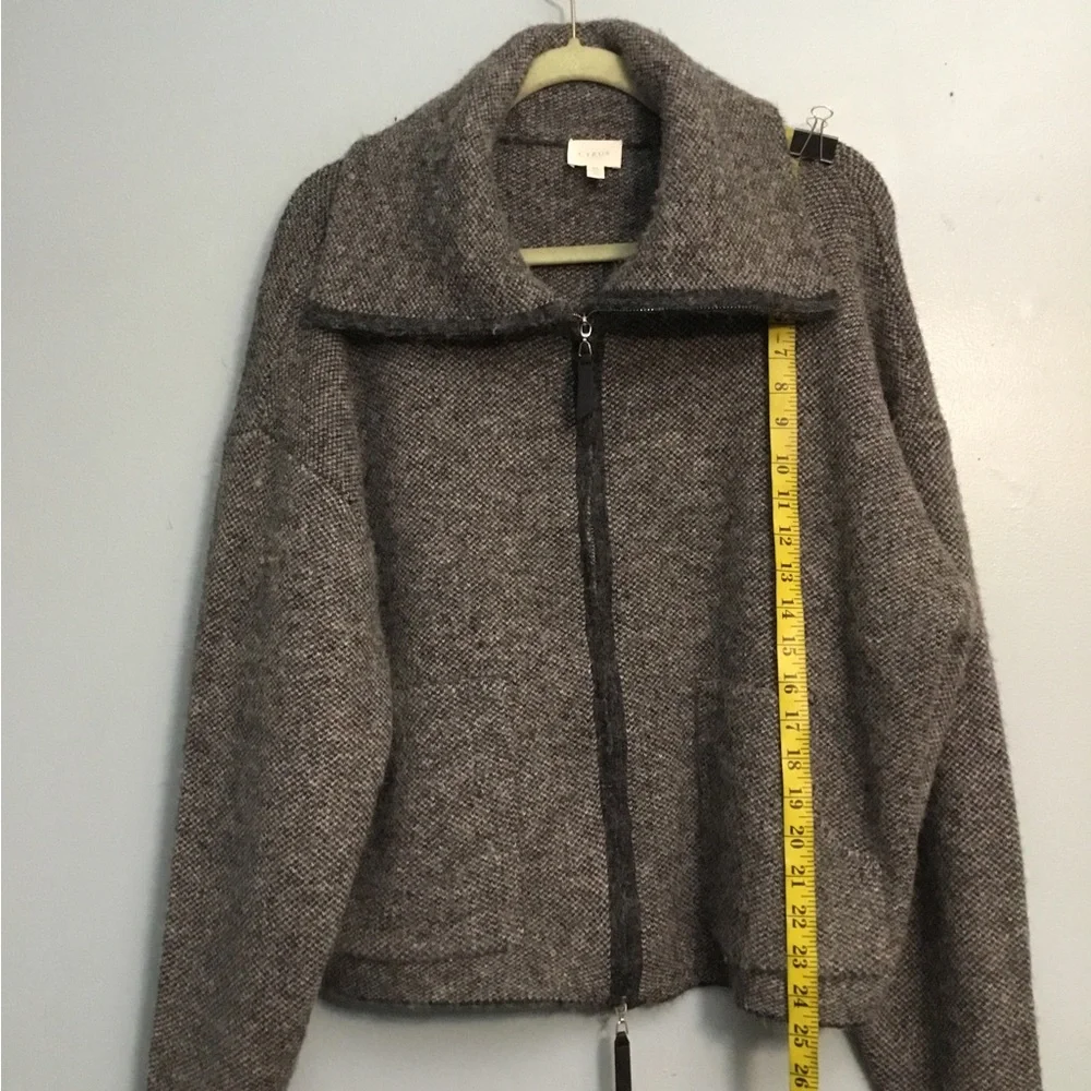 Cyrus cozy chic